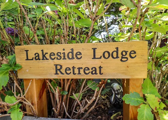 Lakeside Lodge Retreat