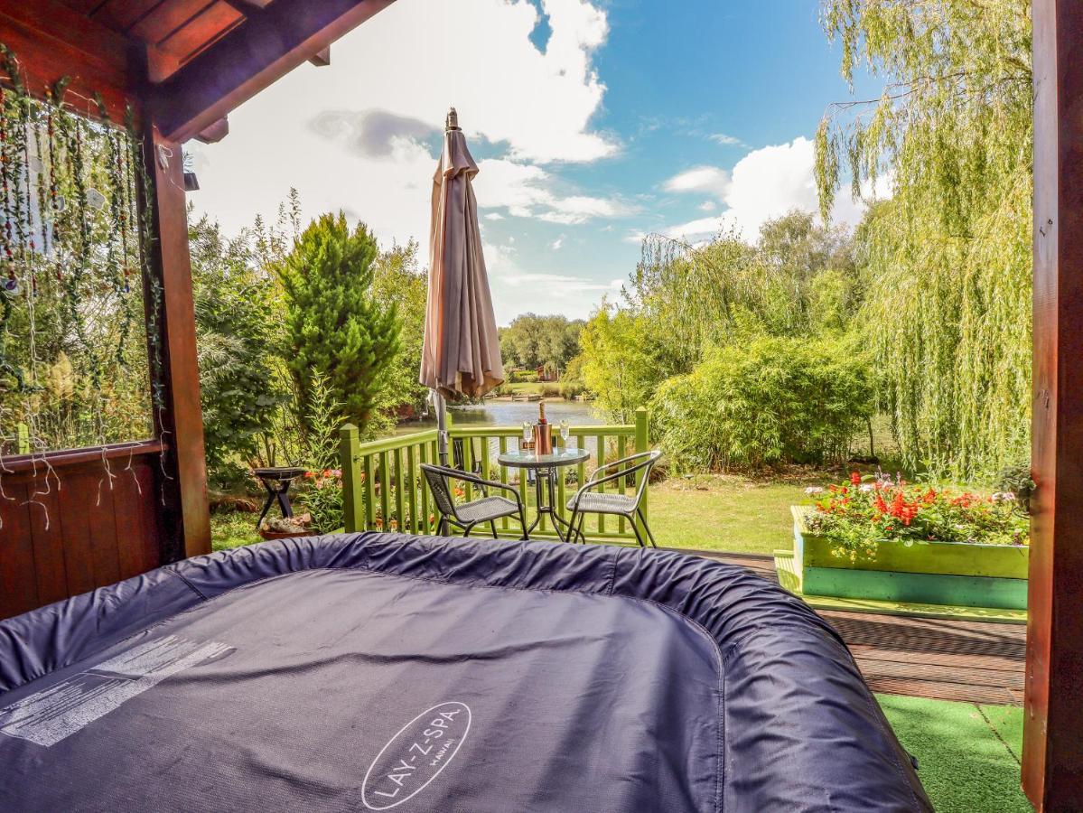 Lakeside Retreat * Tattershall